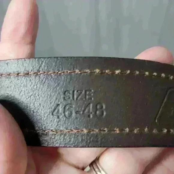 Dickes brownleather belt with gun metal buckle. size 46-48. - Picture 6 of 11
